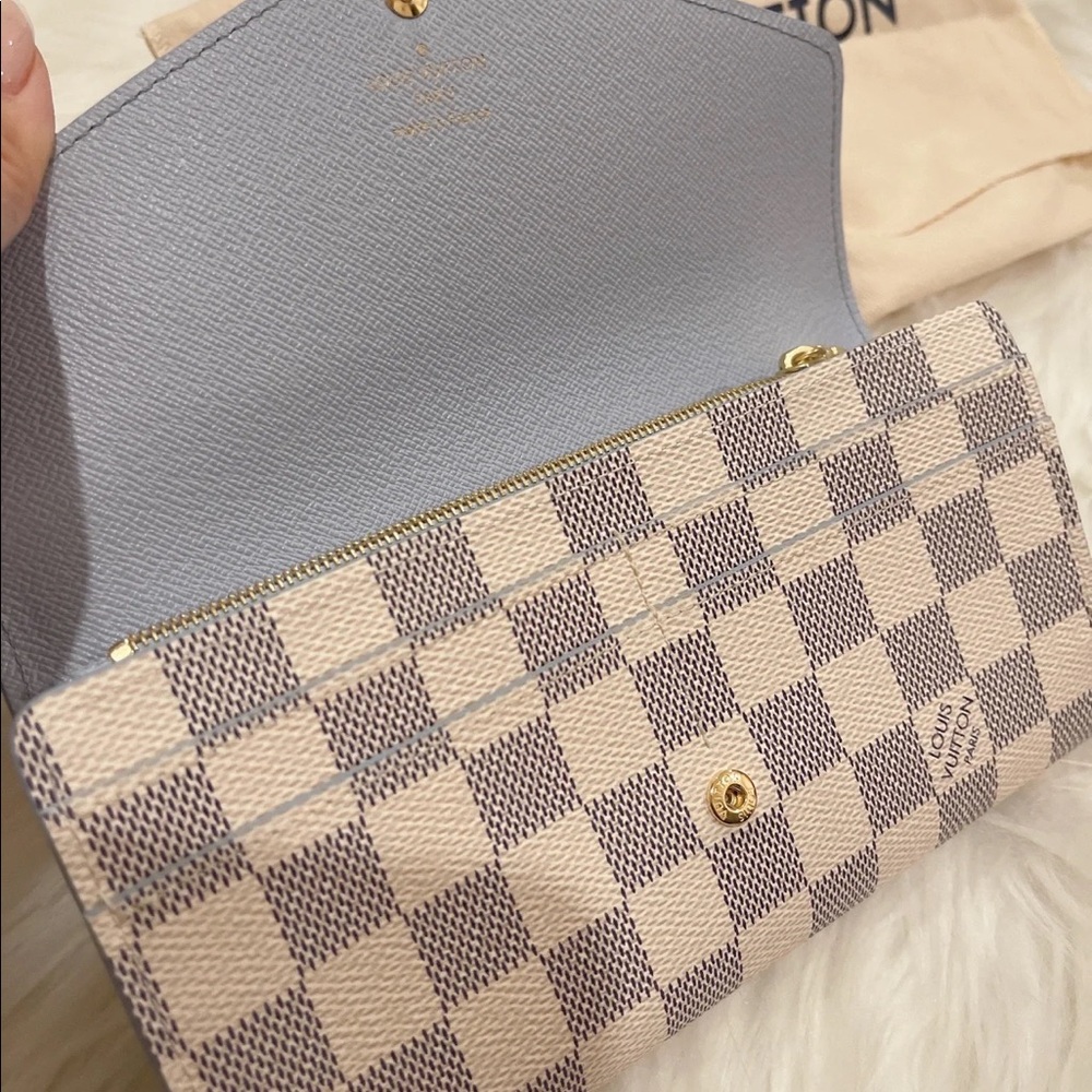 Louis Vuitton woman long wallet